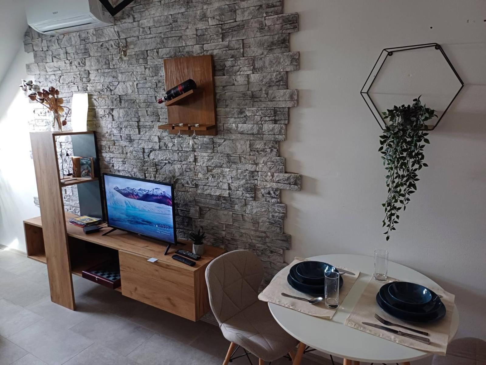 Apartment Centrum - Free Private Parking Novi Sad Dış mekan fotoğraf